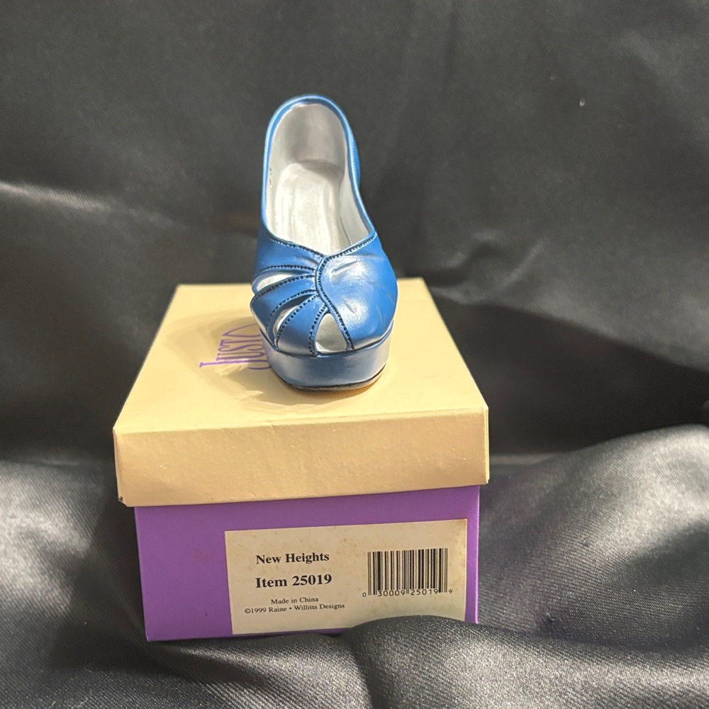 Just The Right Shoe Blue Heels - Picture 4 of 5